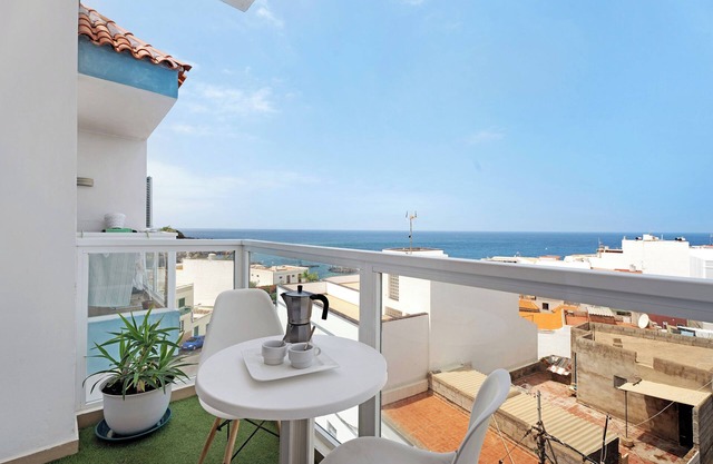 Apartamento de vacaciones 'Alcamar' con vistas al mar, balcón y Wi-Fi