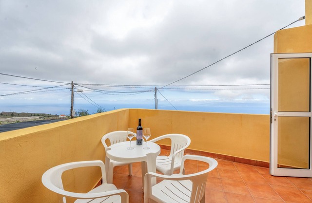 Apartamento de vacaciones 'Casa Susa' con vistas al mar, terraza privada y Wi-Fi