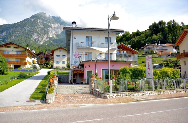 Apartamento de vacaciones Ciclamino Standard Vittoria con vistas a la montaña, Wi-Fi y jardín