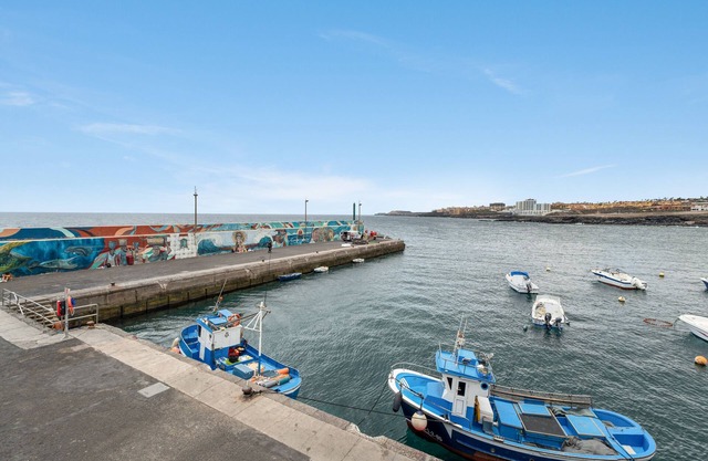 Vacation Apartment 'Los Abriguitos' with Mountain View, Balcony and Wi-Fi