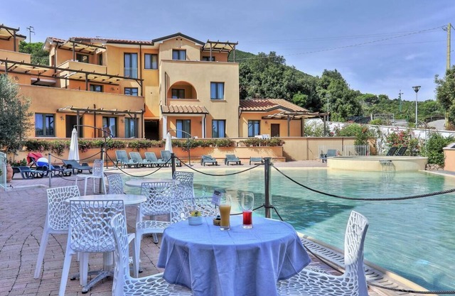 Apartamento de vacaciones "La Pergola al Cavo" con vistas al mar, piscina y terraza