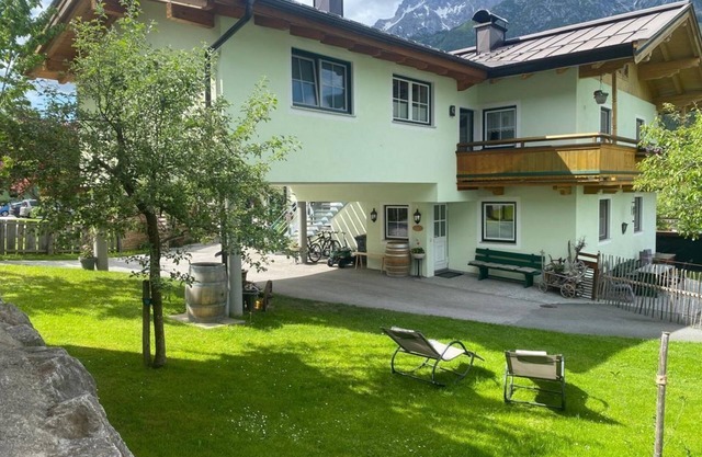Pletzenauer, Martin - Apartamento / 2 habitaciones / ducha, WC