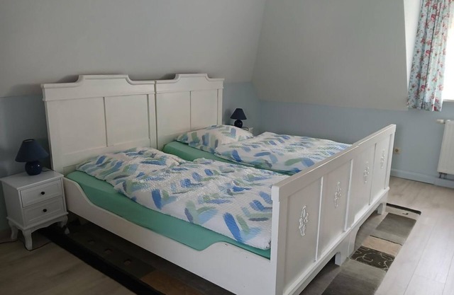 Vacation apartment upstairs with bathtub - Kutscherhaus Werdau