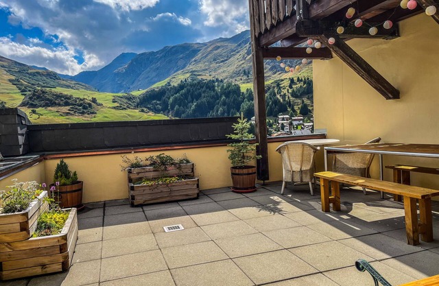 Vacation apartment with panoramic views of the Swiss mountains
