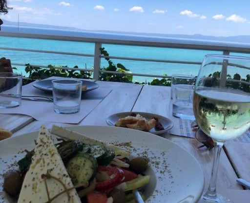 Vacation getaway Chalkidiki - spacious apartment close to the sea