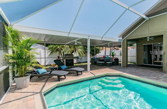 "Vacation Getaway: Heated private POOL, Outdoor Living, Game Room & Boat Rental"