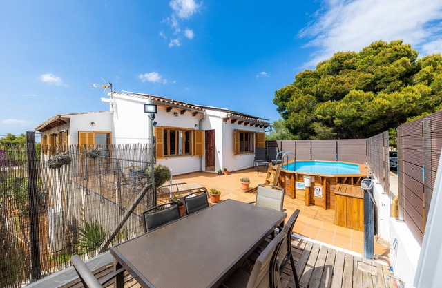 Casa de vacaciones "Villa Rosers" con piscina, Wi-Fi, aire acondicionado y terraza