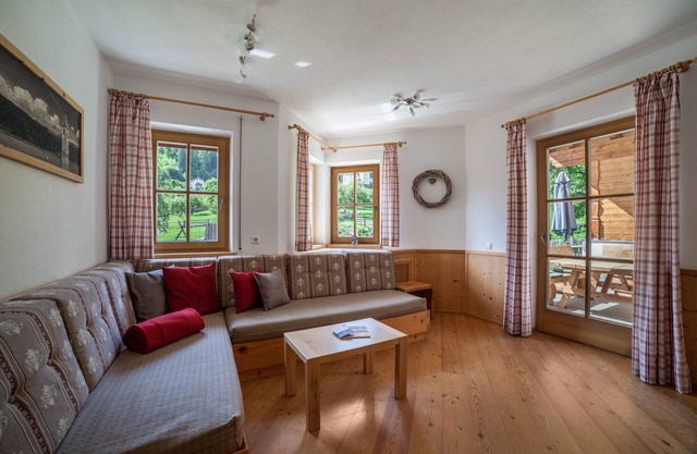 Casa de vacaciones 'Ferienhaus Hof am Schloss' con vistas a la montaña, Wi-Fi y jardín