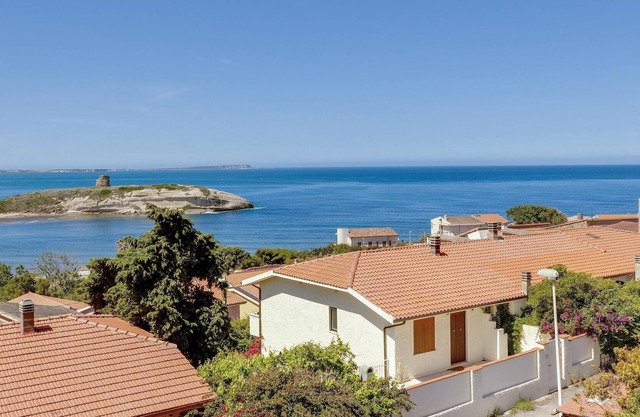 Vacation Home "Villa Mandarino" near the Beach with Sea View, Wi-Fi, Private Terrace & Shared Garden; Parking Available