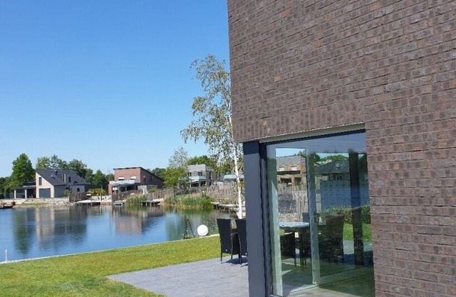 Vacation home right on the lake with sauna, air conditioning and private beach