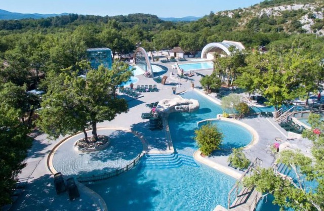 Casa de vacaciones Camping Caravaning (AAR356) en St-Alban-Auriolles - 6 personas, 3 dormitorios