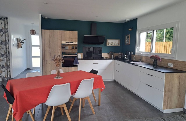 Vacation home 1.2 km from the seafront
