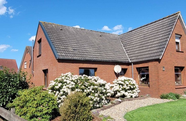 Vacation home Appeltuun in picturesque Rysum