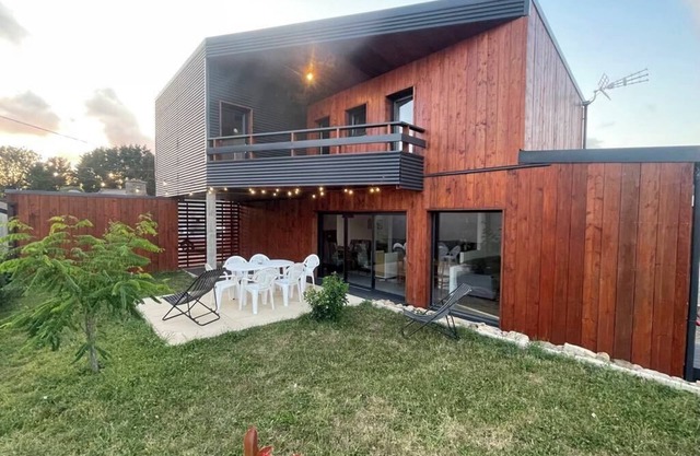 Vacation home between land and sea