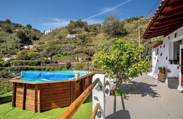 Casa de vacaciones 'Casa Cueva' con vistas a la montaña, piscina privada y Wi-Fi