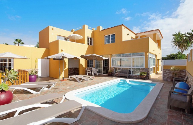 Casa de vacaciones "Casa Paco 1" con terraza privada, piscina compartida y Wi-Fi