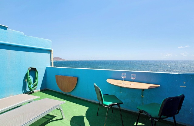 Casa de vacaciones "Casa Juan y Fefa" con vistas al mar, terraza privada y Wi-Fi
