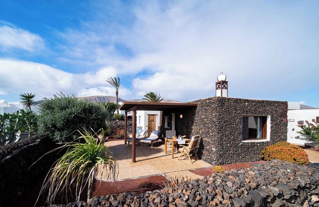 Casa de vacaciones 'Casa Margarita 3' con vistas a la montaña, jardín privado y Wi-Fi