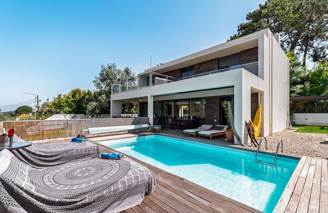 Casa de vacaciones 'Casa Praia Do Meco' con piscina privada, terraza privada y Wi-Fi