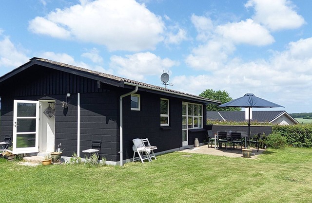Vacation home close to the beach with oven and WLAN just over the border