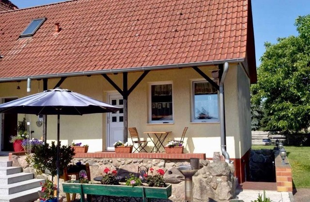 Vacation home directly at the nature park and 3 min. to Lake Linstow - Holiday home