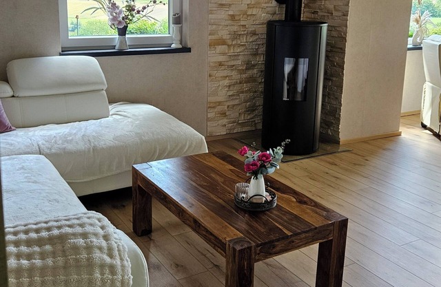 Vacation home Elfenhain: Fantastic view of the Weser & modern furnishings.