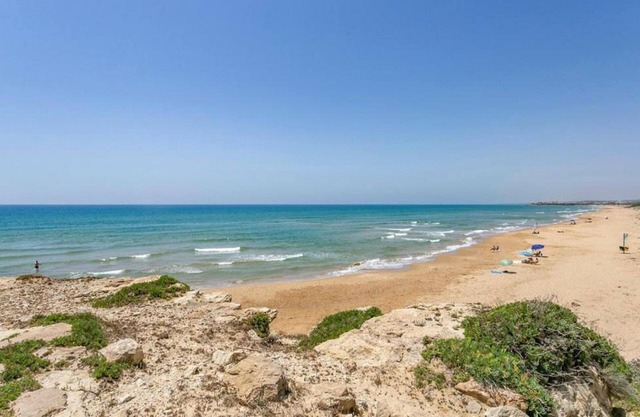 Vacation Home "Falcon House Punta Braccetto" with Sea View, Private Terrace & Wi-Fi