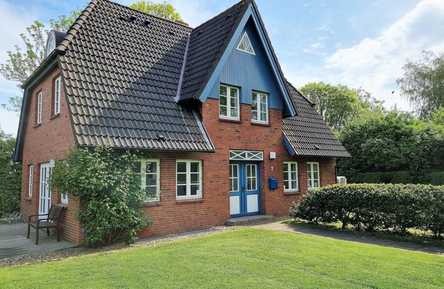Vacation home for 4 guests with 103m² in Alkersum (267657)