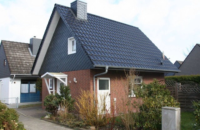 Vacation home in a quiet location close to the beach with a small garden