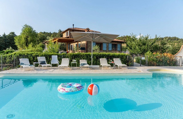 Casa de vacaciones en Paciano con 4 habitaciones, capacidad 10