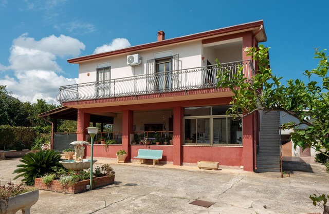 Casa de vacaciones "Zina" con vistas al mar, 2 terrazas privadas y 2 balcones