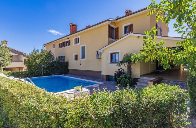 Casa de vacaciones Jakov by Interhome