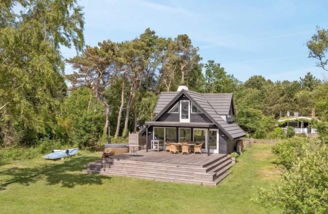 Vacation home "Kaj" - 20m from the sea in Djursland and Mols in Knebel - 5 persons, 2 bedrooms