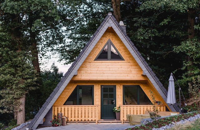 Casa de vacaciones "Log Cabin 1 con vistas a la montaña", terraza privada y Wi-Fi en Sauerland