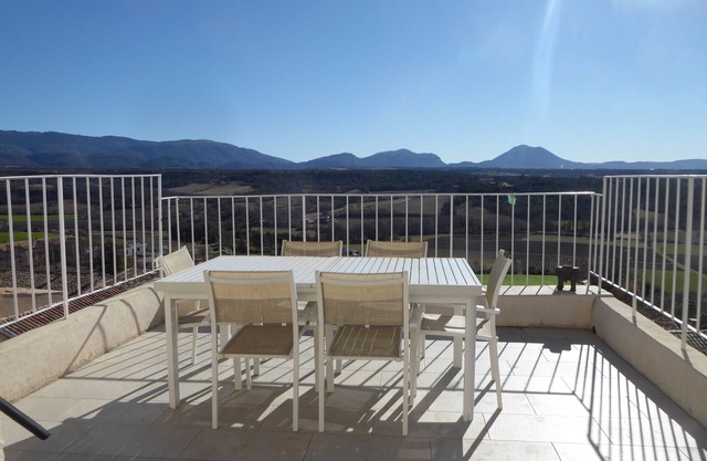 Casa de vacaciones "Maison De Village" con vistas a la montaña y terraza privada