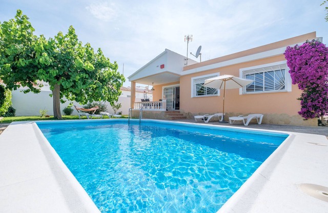 Casa de vacaciones 'Marblau 3' con piscina, jardín y aire acondicionado