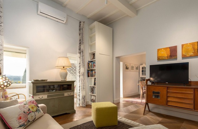 Casa de vacaciones "Casa Torre Medieval Elena" con bañera de hidromasaje y sauna privadas