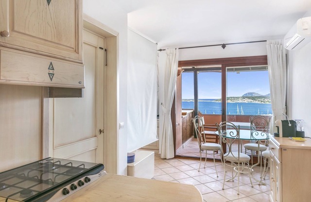 Piso céntrico en Miramare cerca de la playa con increíbles vistas al mar y balcón