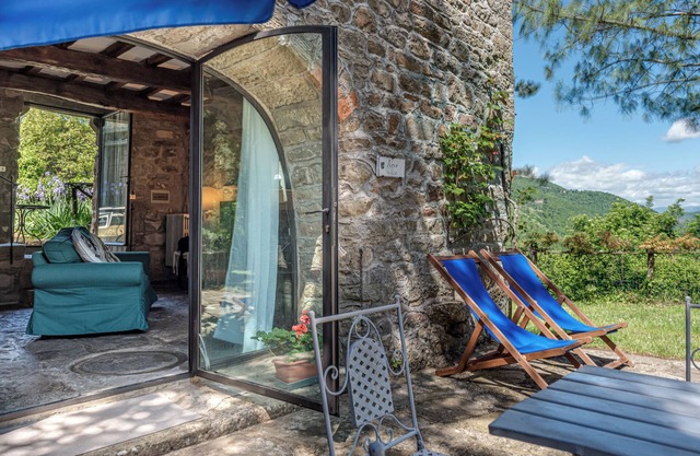 Casa de vacaciones "Mulino Con Piscina Vicino Firenze" con vistas a la montaña