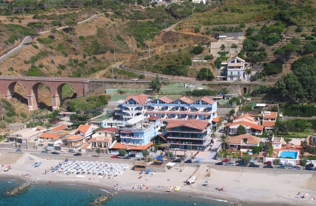 Vacation Home "Oasi Azzurra - Trilocale Standard" with Shared Pool & Shared Terraces