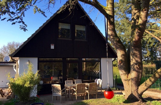 Casa unifamiliar completamente renovada con jardín en una zona tranquila apta para niños