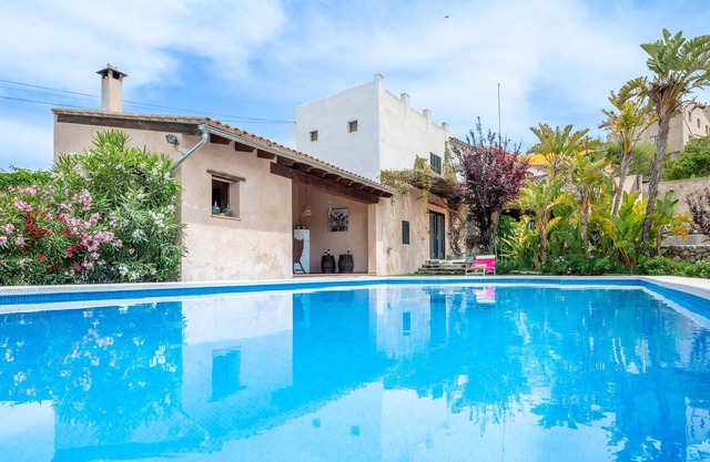 Casa de vacaciones Son Goday con vistas a la montaña, piscina, aire acondicionado, Wi-Fi y terraza;