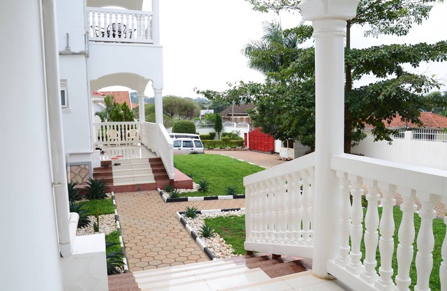 Muyenga Vacation Home - Apartamento Real