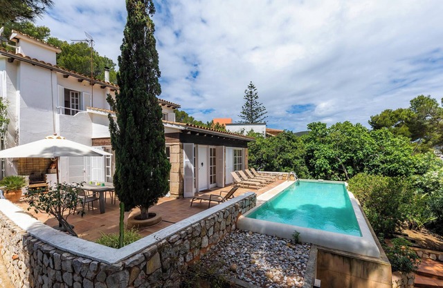 "Villa Cala Padri" con piscina, Wi-Fi, aire acondicionado, terraza y jardín