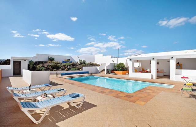 Casa de vacaciones 'Villa Casa Sol Y Mar' con vistas al mar, piscina privada y Wi-Fi