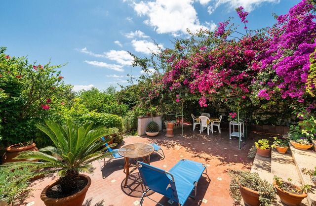 Casa de vacaciones "Villa Ondina T Carloforte" con vistas al mar, terraza privada y Wi-Fi