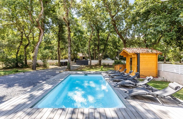Casa de vacaciones "Villa Tilé Lanton" con piscina privada, jardín y sauna