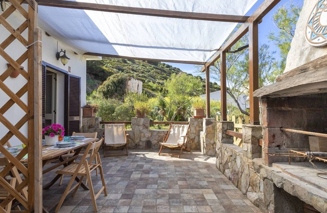 Casa de vacaciones "Villetta Relax All'Argentiera" cerca de la playa con 2 terrazas privadas y Wi-Fi