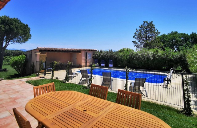 Holiday house with fenced garden and secure swimming pool