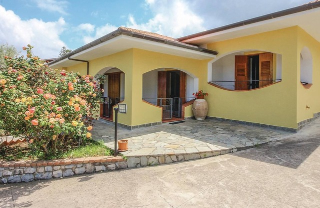 Alojamiento de 3 habitaciones en Perdifumo (SA)